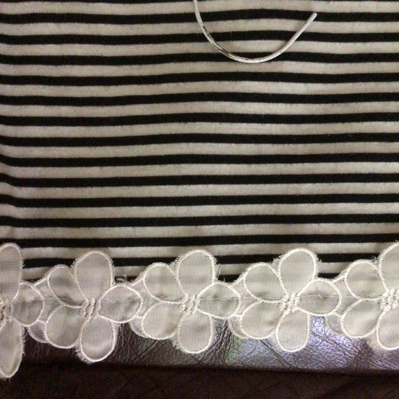 Summer top striped with flower detail, size XL - Picture 2 of 2